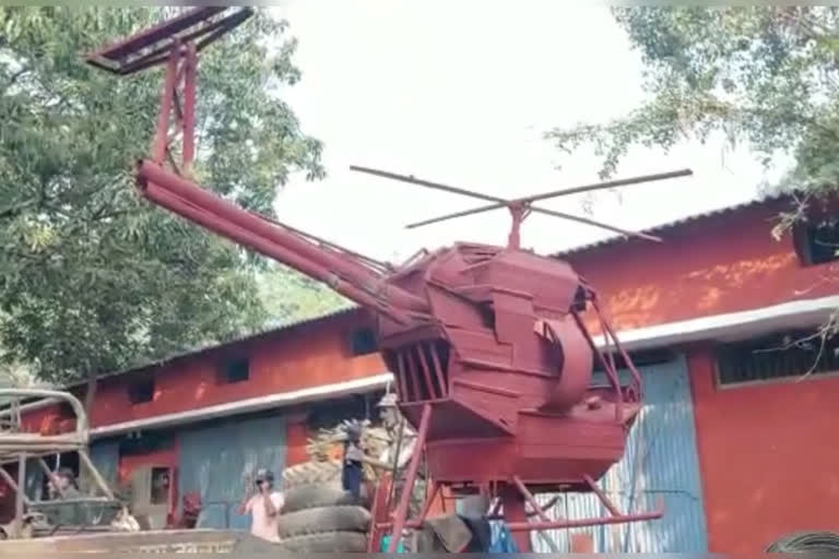 Scrap sculpture artists from Jharkhand and West Bengal are busy transforming scrap into models of military equipment at Jabalpur municipal corporation junkyard, to be showcased during the upcoming Republic Day festivities on Jan. 26 here.