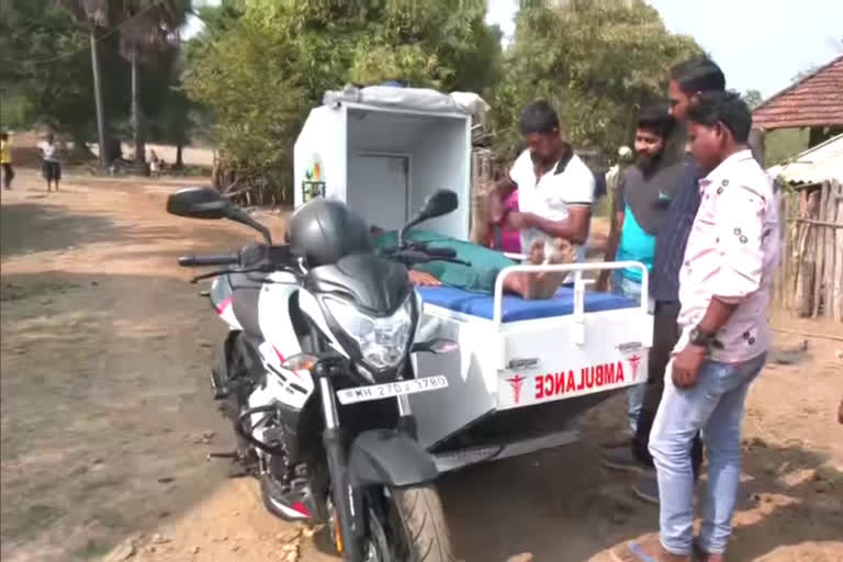 itdp  bike ambulance  maharashtras gadchiroli  bike ambulance in maharashtras  itdp introduces bike ambulance  ബൈക്ക് ആംബുലൻസ്  ഐടിഡിപി  ബൈക്ക് ആംബുലൻസ് ഐടിഡിപി  മഹാരാഷ്ട്ര ഗഡ്‌ചിരോളി  മഹാരാഷ്ട്ര  ഗഡ്‌ചിരോളി  ഗഡ്‌ചിരോളി ബൈക്ക് ആംബുലൻസ്  ആദിവാസി മേഖലകളിൽ പ്രാഥമിക ആരോഗ്യ സംരക്ഷണം  ആദിവാസി മേഖലകളിലെ ചികിത്സ