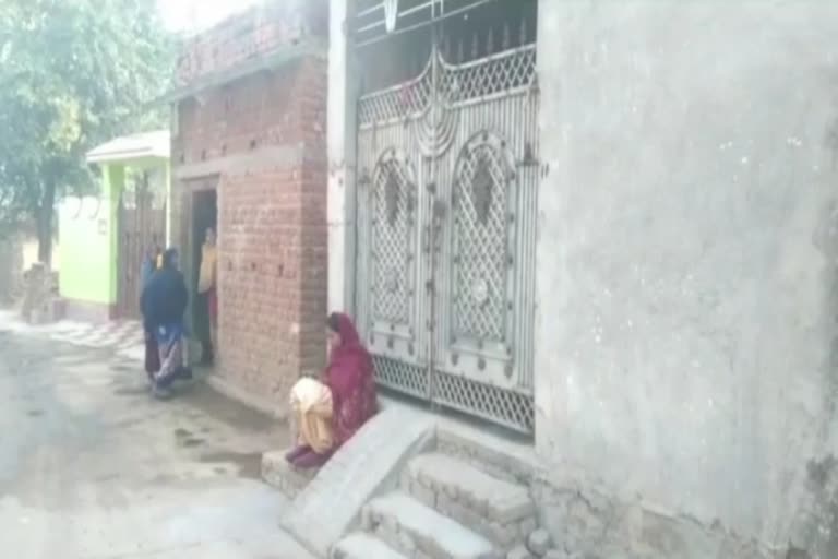 Girlfriend sitting at door of lover house