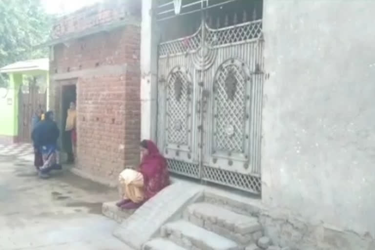 Girlfriend sitting at door of lover house