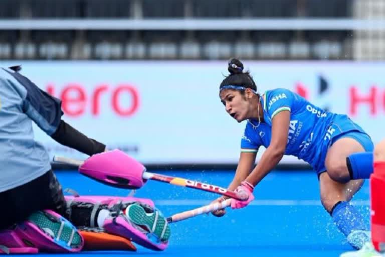 women hockey test series