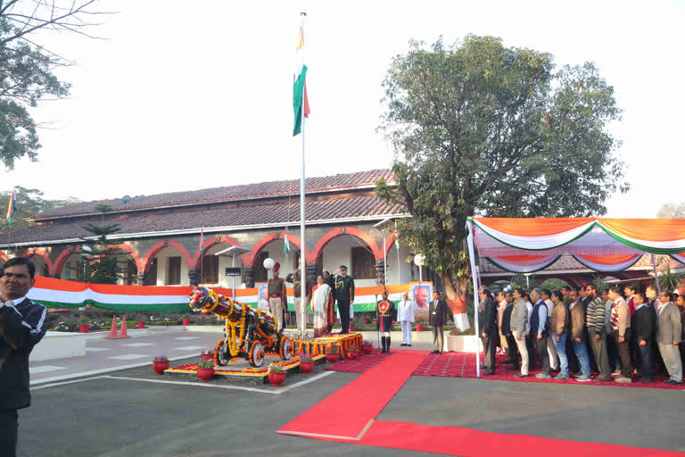 MP Governor hoist flag in Bhopal