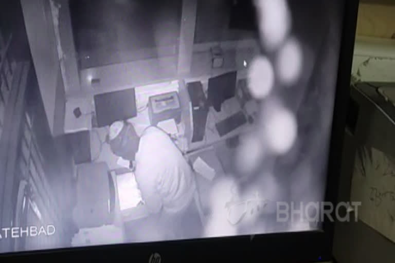 Theft in the suvidha kendra, incident captured in CCTV