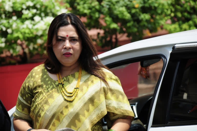 BJP leaders like Meenakshi Lekhi are of the view that Maliwal, appointed by the AAP government, staged the incident to target Delhi Police, which comes under the Centre