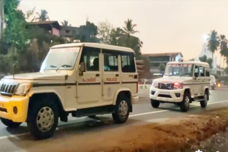 Policemen Suspended  illegal friendship with Sand Mafia  Sand Mafia  Kerala Police Chief  Police Chief issued suspension order to officers  22 Policemen Suspended  കള്ളനും പൊലീസും  24 എസ്എച്ച്ഒമാർക്ക് സസ്‌പെന്‍ഷന്‍  എസ്എച്ച്ഒമാർക്ക് സസ്‌പെന്‍ഷന്‍  ണല്‍ മാഫിയയുമായുള്ള ബന്ധം  സ്ത്രീകൾക്കും കുട്ടികൾക്കുമെതിരായ ആക്രമണങ്ങള്‍  ഉദ്യോഗസ്ഥര്‍ക്കെതിരെ ശക്തമായ നടപടി  പൊലീസ് മേധാവി  തിരുവനന്തപുരം  കൂട്ടനടപടി  മണല്‍ മാഫിയ  പൊലീസ് മേധാവി അനിൽകാന്ത്  മുഖ്യമന്ത്രി