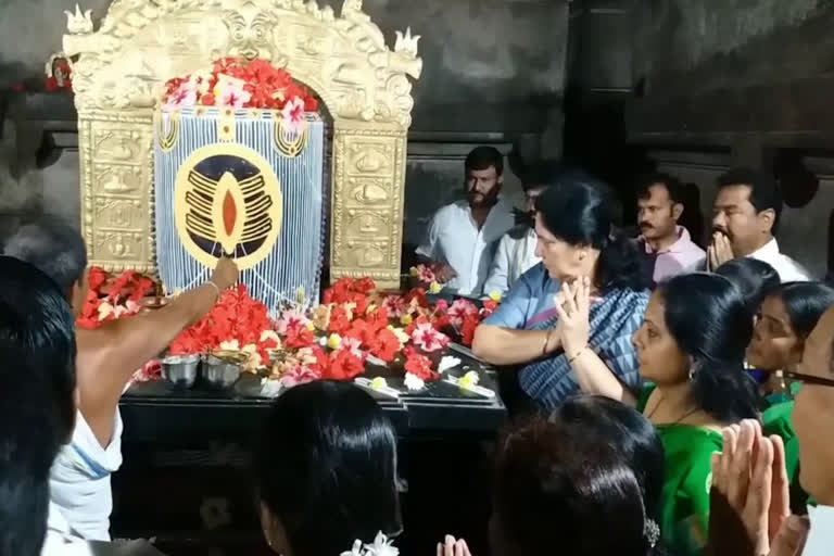 MLC Kavitha Visit Ramappa Temple