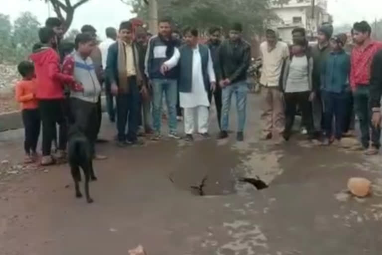 pradhuman singh tomar area road collapsed