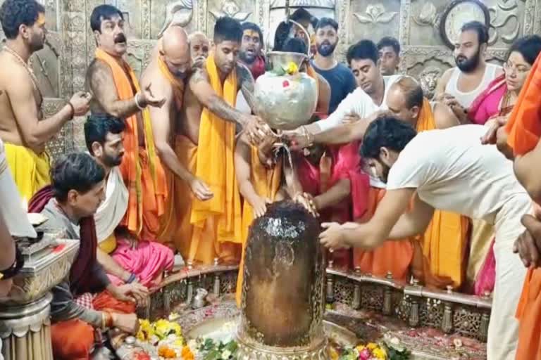 Cricketers attend Bhasm Aarti of Baba Mahakal