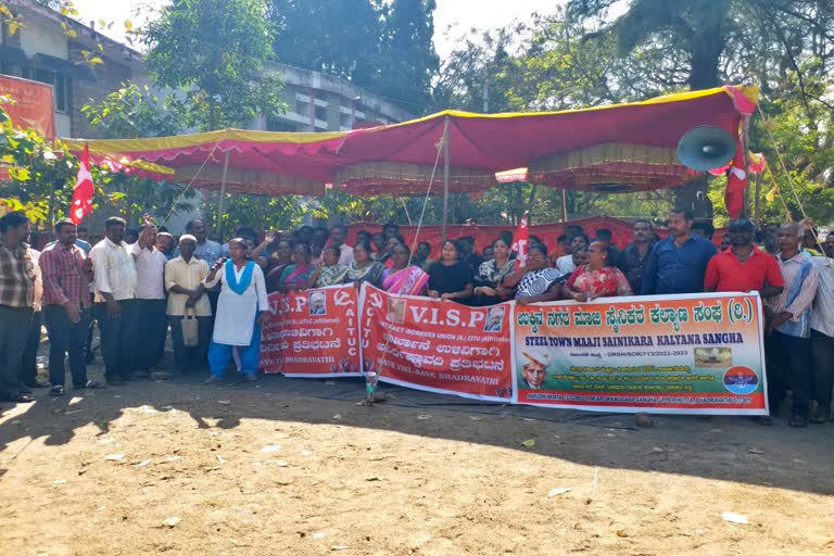 Etv Bharatprotest-of-contract-workers-against-closure-of-visl-factory