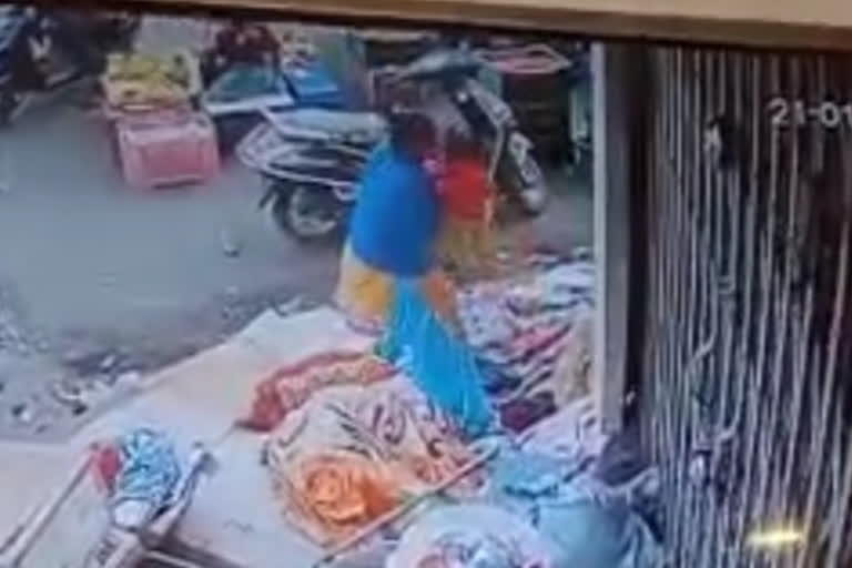 Woman abducing one-and-a-half-year-old from road-side caught on camera