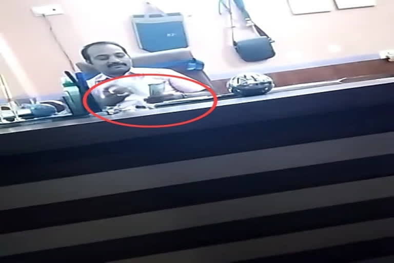 A Bihar doctor, apparently part of a child trafficking racket, is seen negotiating with a prospective customer who was looking to buy a newborn in a viral video.