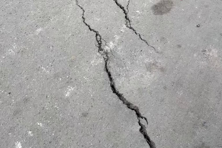 cracks in Badrinath national highway