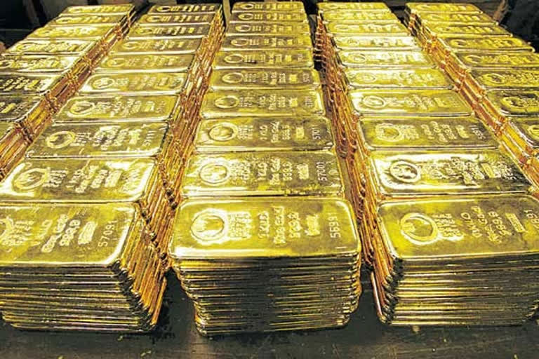 Gold worth over Rs 55 lakh seized from two passengers at Jaipur airport