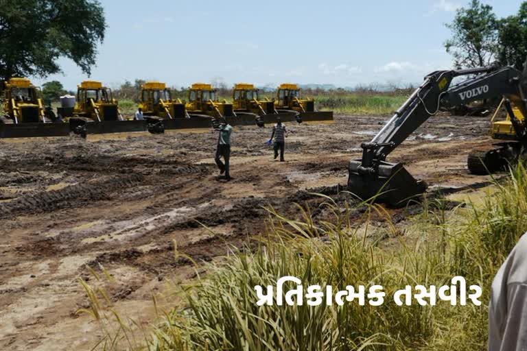 Land grabbing cases: વડોદરા ક્રાઇમ બ્રાન્ચેને આરોપીના બેંક ખાતામાંથી રુપિયા1 કરોડ મળ્યા, બેંક મેનેજરને પણ બોલાવાયા