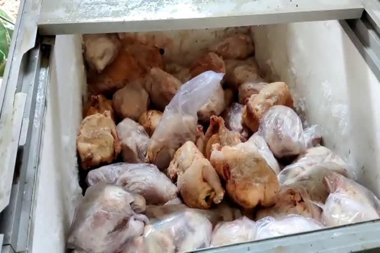 kalamasseri stale meat case updation  kalamasseri stale meat case  stale meat case two arrested  kalamasseri meat case  കളമശ്ശേരി പഴകിയ ഇറച്ചി പിടികൂടിയ സംഭവം  പഴകിയ ഇറച്ചി പിടികൂടിയ സംഭവം  കളമശ്ശേരിയിൽ പഴകിയ കോഴിമാംസം പിടികൂടി  പഴകിയ ഇറച്ചി പിടികൂടിയ സംഭവത്തിൽ പ്രതി  പഴകിയ ഇറച്ചി പിടികൂടിയ സംഭവത്തിൽ പ്രതി പിടിയിൽ  അഞ്ഞൂറ് കിലോ പഴയ ഇറച്ചി കണ്ടെത്തിയ സംഭവം  പഴയ കോഴിമാംസം കണ്ടെത്തിയ കേസിൽ അറസ്റ്റ്  പഴകിയ ഇറച്ചി പിടികൂടിയ സംഭവത്തിൽ അറസ്റ്റ്  കോഴിമാംസം പിടികൂടി  ജുനൈസ്  പഴകിയ ഇറച്ചി