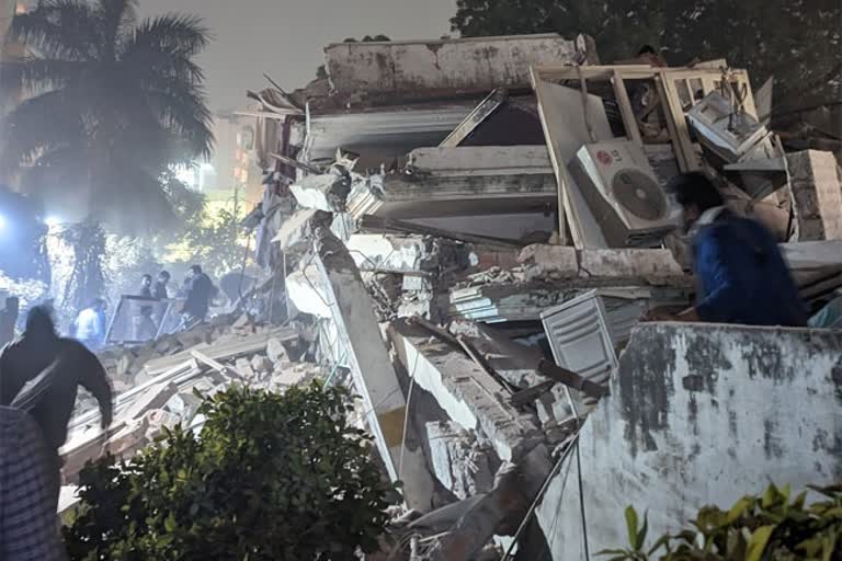 building-collapses-in-lucknow-several-feared-trapped