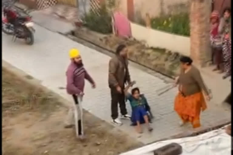 Video of hooliganism of policeman in Hoshiarpur goes viral