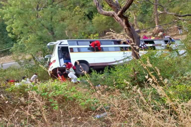 bus overturned near Male Mahadeshwara Hill