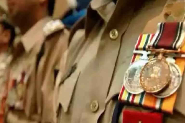 police medal to policemen on republic day