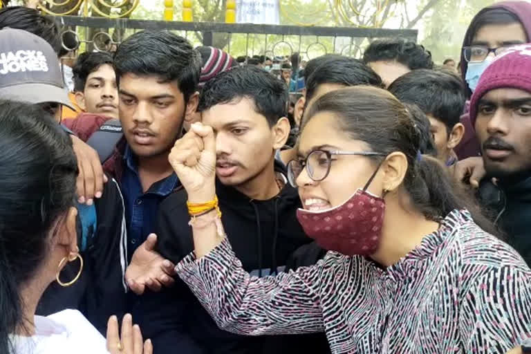 MP Vidisha Students angry regarding scholarship