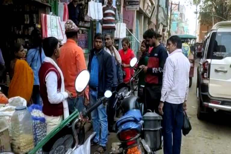 नवादा में बाइक की डिक्की से रुपये गायब