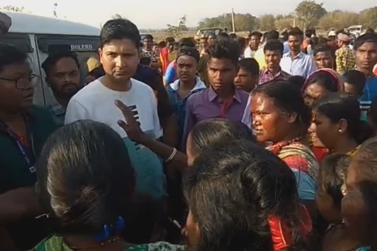 Tahasildar detain by villagers