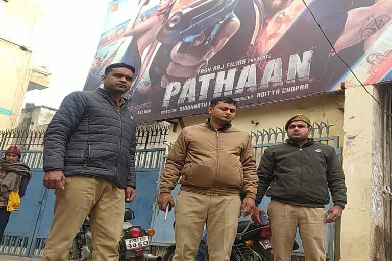 مظفر نگر میں پٹھان فلم سخت سکیورٹی کے درمیان ریلیز