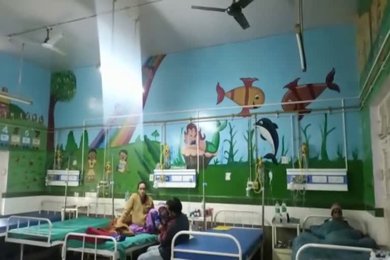 Cartoon in Hospital: अब डॉक्टर से नहीं डरेंगे बच्चे, हल्द्वानी के हॉस्पिटल  में बनाए कार्टून, cartoons drawn at soban singh jeena hospital to give  friendly atmosphere to sick children in haldwani
