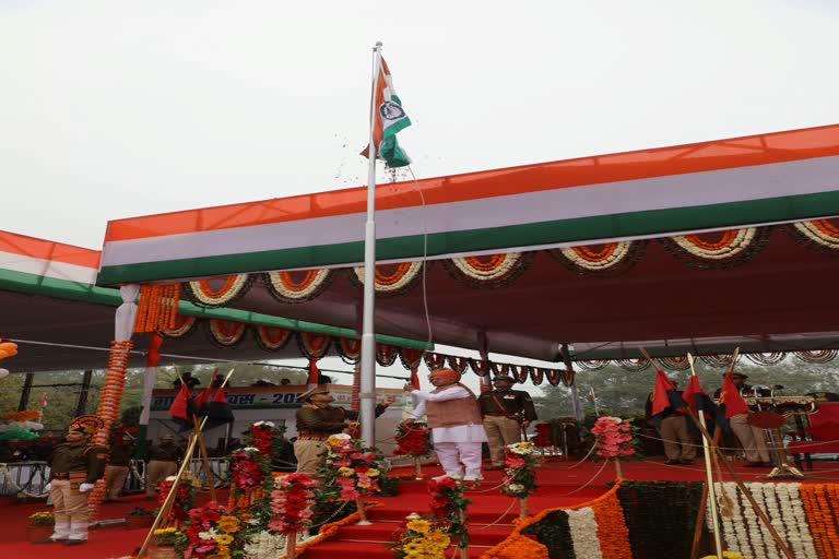 mp governor hoist flag in bhopal