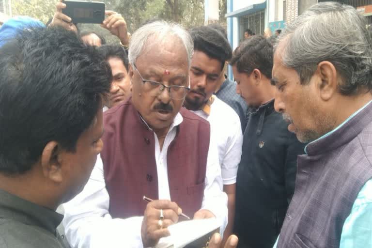 Didir Doot Nirmal Ghosh facing Agitation during Didir Suraksha Kawach campaign in Amdanga