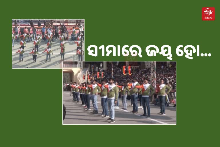 Etv BharatBeating the Retreat: ଦେଶାତ୍ମକ ବୋଧ ସଂଗୀତ ନୃତ୍ୟରେ ଝୁମିଲା  ଅଟାରୀ ୱାଘା ବର୍ଡର