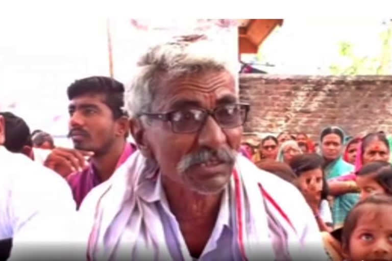 Villagers go on mass hunger strike against lake at Shelgaon during R Day celebrations