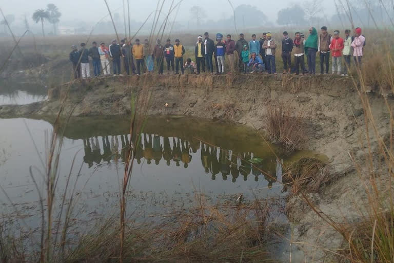 बिहार के मुजफ्फरपुर में महिला और तीन बच्चे तालाब में डूबे, दो शव निकाले गए, बाकी की तलाश जारी Woman and three children drowned in a pond in Bihar's Muzaffarpur, two bodies retrieved, search continues