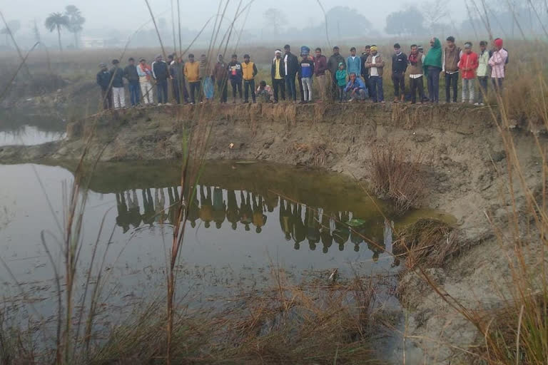 मुजफ्फरपुर में पोखर में चार लोग डूबे