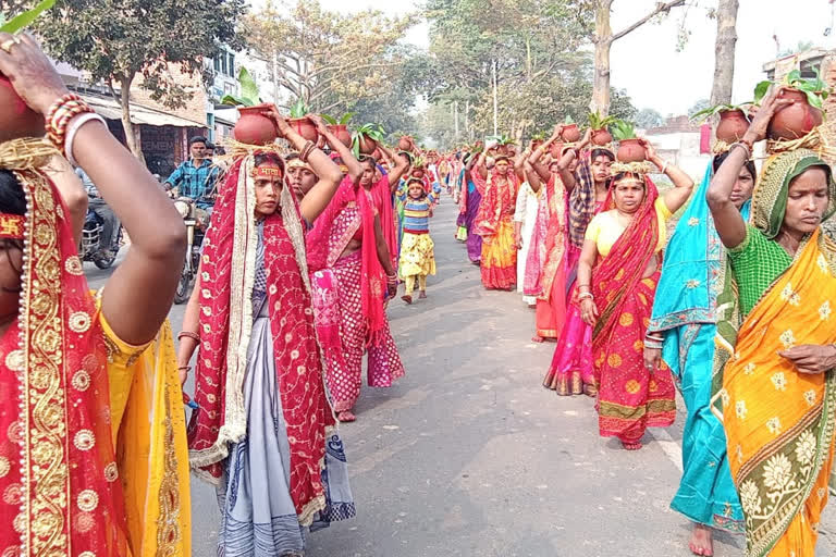 बांका में विशाल कलश शोभा यात्रा