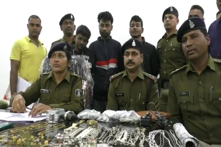 Thief gang arrested in sakti