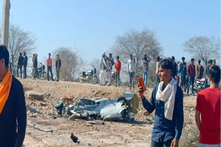 MIRAJ FIGHTER JET FELL IN PAHARGARH FOREST IN MORENA FIRE BROKE OUT