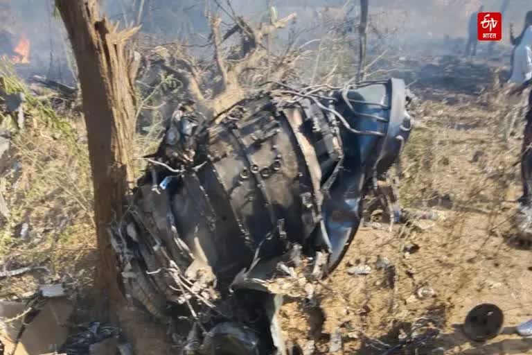 Two aircraft of IAF crash  crashed aircraft of IAF fell in Bharatpur  aircraft of IAF fell in Bharatpur Rajasthan  വിമാനം പൂര്‍ണമായി കത്തി നശിച്ചു  വിമാനം തകര്‍ന്നു വീണു  യുദ്ധവിമാനങ്ങള്‍ കൂട്ടിയിടിച്ചു  യുദ്ധവിമാനങ്ങള്‍ കൂട്ടിയിടിച്ച് അപകടം  വ്യോമസേന മേധാവി എയർ ചീഫ് മാർഷൽ വി ആർ ചൗധരി  പ്രതിരോധ മന്ത്രി രാജ്‌നാഥ് സിങ്