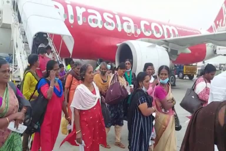 Kottayam Panachikkad  Kudumbasree  haritha Karma Sena  Flight travel  travel on Flight through their limited income  ആകാശം തൊട്ട് മനം നിറച്ച്  വിമാനയാത്ര ചെയ്‌ത് ഒരുകൂട്ടം വനിതകൾ  കൊച്ചിയിൽ നിന്ന് ബെംഗളൂരുവിലേക്ക് വിമാനയാത്ര  കൊച്ചിയിൽ നിന്ന് ബെംഗളൂരുവിലേക്ക് ദൂരം  തൊഴിലുറപ്പ് പ്രവൃത്തികല്‍  തൊഴിലുറപ്പ്  കുടുംബശ്രീ  കുടുംബശ്രീ പദ്ധതികള്‍  കുടുംബശ്രീ മേല്‍നോട്ടം വഹിക്കുന്ന സ്ഥാപനങ്ങള്‍  ഹരിത കർമ്മസേന  സ്കൂൾ അധ്യാപകൻ എബിസൻ ഏബ്രഹാം  സ്കൂൾ അധ്യാപകൻ  തിരുവഞ്ചൂർ രാധാകൃഷ്‌ണൻ  കോട്ടയം റയിൽവേ സ്‌റ്റേഷന്‍