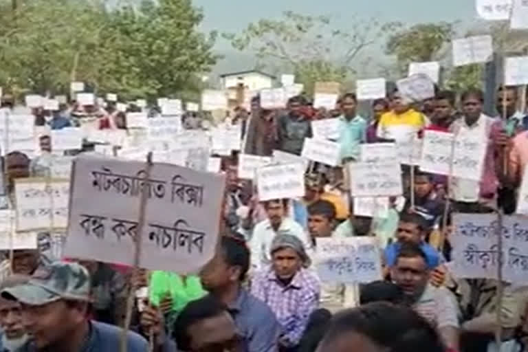 motorized rickshaw driver dharna in Guwahati