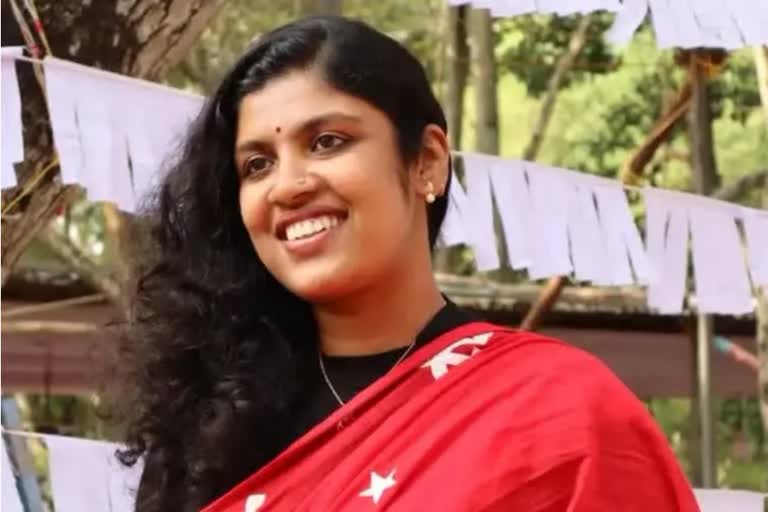 Chintha Jerome PHD thesis  വാഴക്കുല വിവാദം  ചിന്താജെറോമിന്‍റെ  യുവജന കമ്മീഷന്‍ അധ്യക്ഷ  ചിന്താജെറോമിന്‍റെ പിഎച്‌ഡി തീസിസ്  Chintha Jerome PHD controversy