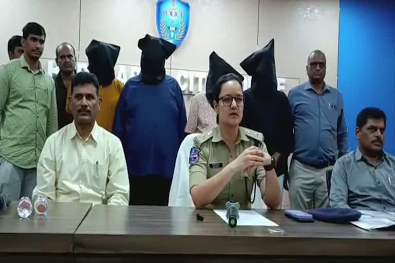 Hyderabad CCS Police Arrested Fake Bank Gang