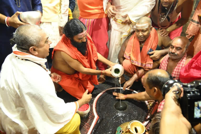 Baba Ramdev Worshiped At Baidyanath Temple