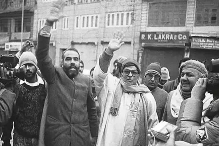 IN 1992 NARENDRA MODI TRAVELED FROM KANYAKUMARI TO KASHMIR TAKING THE RESPONSIBILITY OF HOISTING THE TRICOLOR AT LAL CHOWK