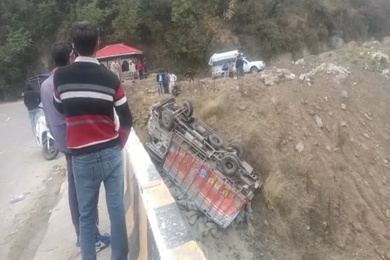 cement loaded truck accident in Hamirpur