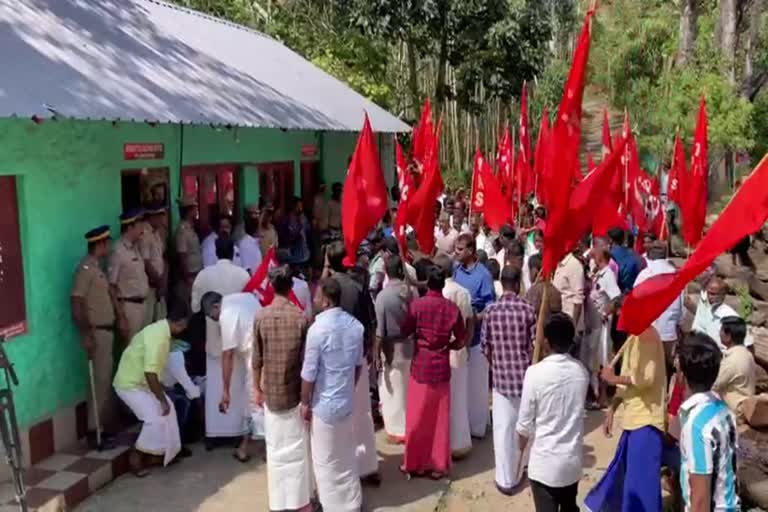 Wild Elephant Disturbance  Shanthanpara Forest Office protest  Wild Elephant  CPIM Idukki District Committe  കാട്ടാന ശല്യം  ശാന്തന്‍പാറ ഫോറസ്‌റ്റ് ഓഫിസ്  ഫോറസ്‌റ്റ് ഓഫിസിന് മുന്നില്‍ പ്രതിഷേധം  ജനവാസ മേഖലകളിലേക്ക് കാട്ടാന  സിപിഎം ജില്ലാ നേതൃത്വത്തിന്‍റെ പ്രതിഷേധം  ഇടുക്കി കാട്ടാന ശല്യം  വനംവകുപ്പ് ഉദ്യോഗസ്ഥര്‍  പടയപ്പ  അരിക്കൊമ്പന്‍  സിപിഎം ഇടുക്കി ജില്ലാ സെക്രട്ടറി  ശാന്തന്‍പാറ  ഫോറസ്‌റ്റ് ഓഫിസിന് മുന്‍പില്‍