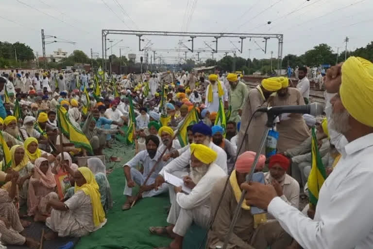 Farmers block railway tracks in Punjab, trains stranded