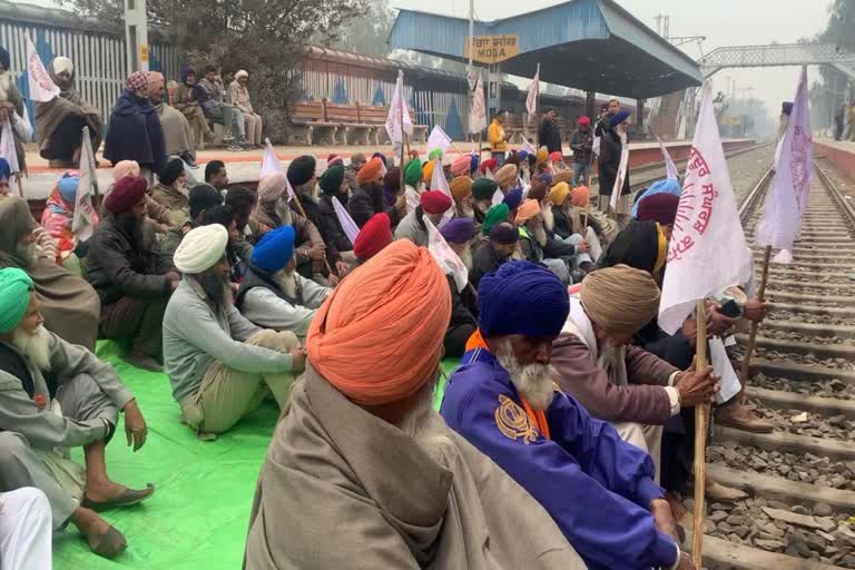 farmers stopped trains