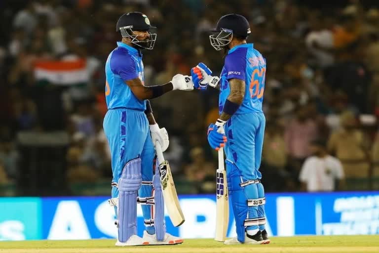 Suryakumar hugs Hardik Pandya