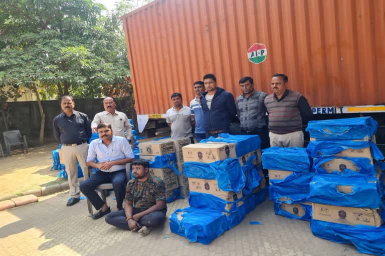 LCB seized the liquor: બુટલેગરોની ચતુરાઈને માત આપી એલસીબીએ દારૂ ઝડપી પાડ્યો